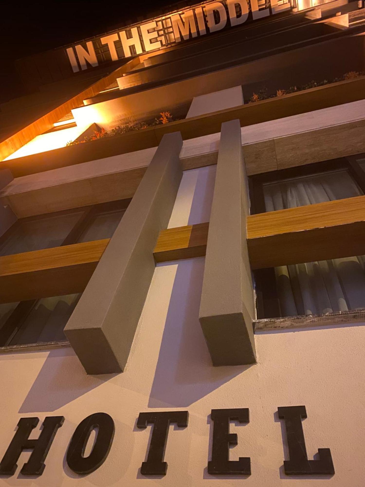 In The Middle Hotel 안탈리아 외부 사진